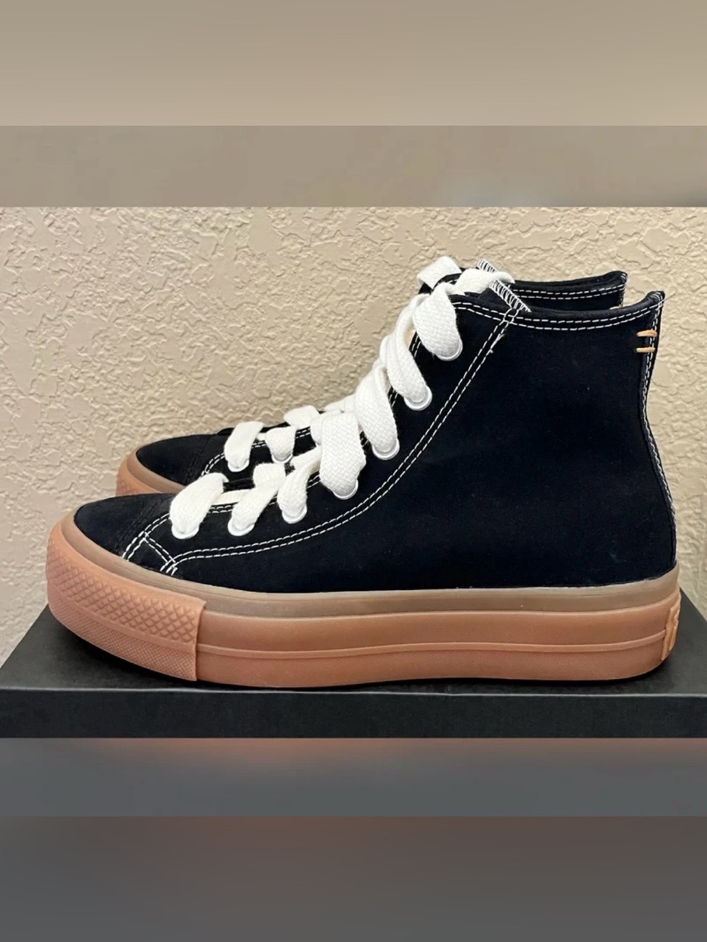Converse Women's Chuck Taylor All Star Lift Platform Gum Sole Shoes-Size 7 - Picture 2 of 11